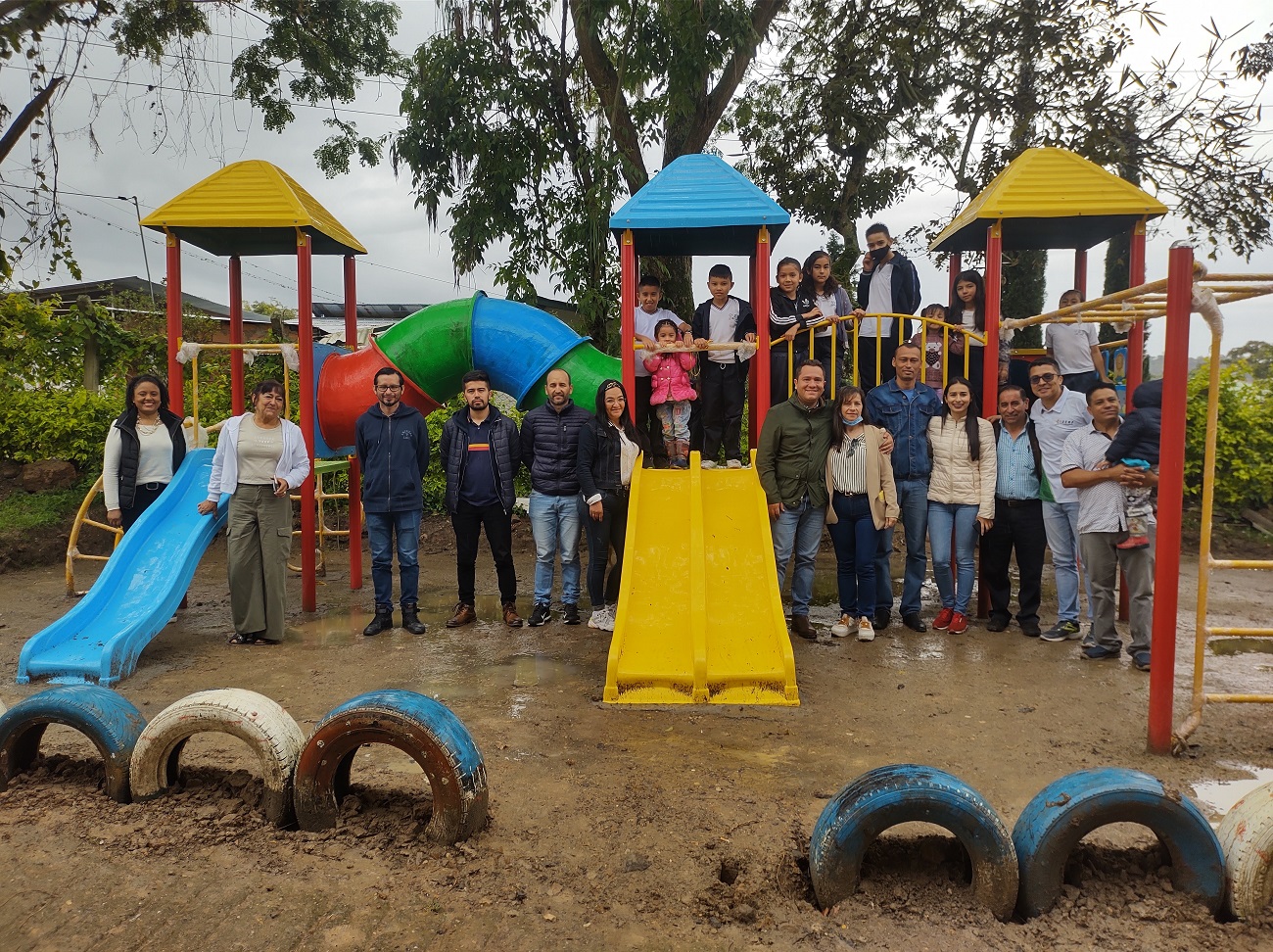 Entregado nuevo parque infantil en vereda Bosachoque.